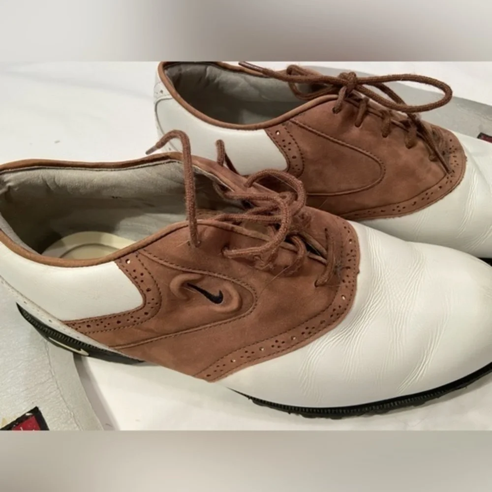 Nike oxford saddle